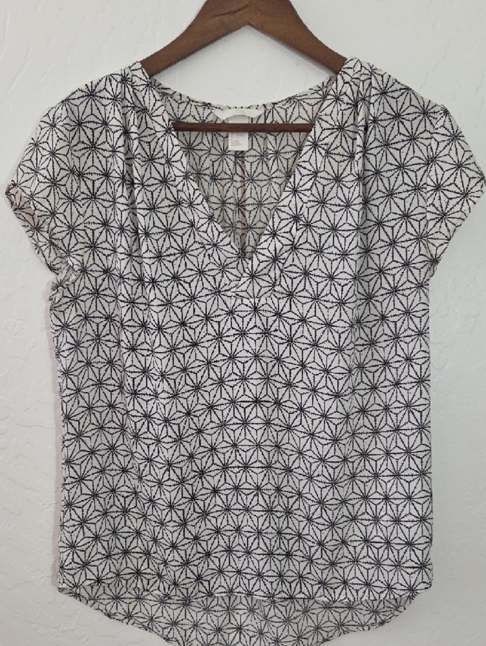 H&M Black & White Geometric Cap Sleeve Blouse